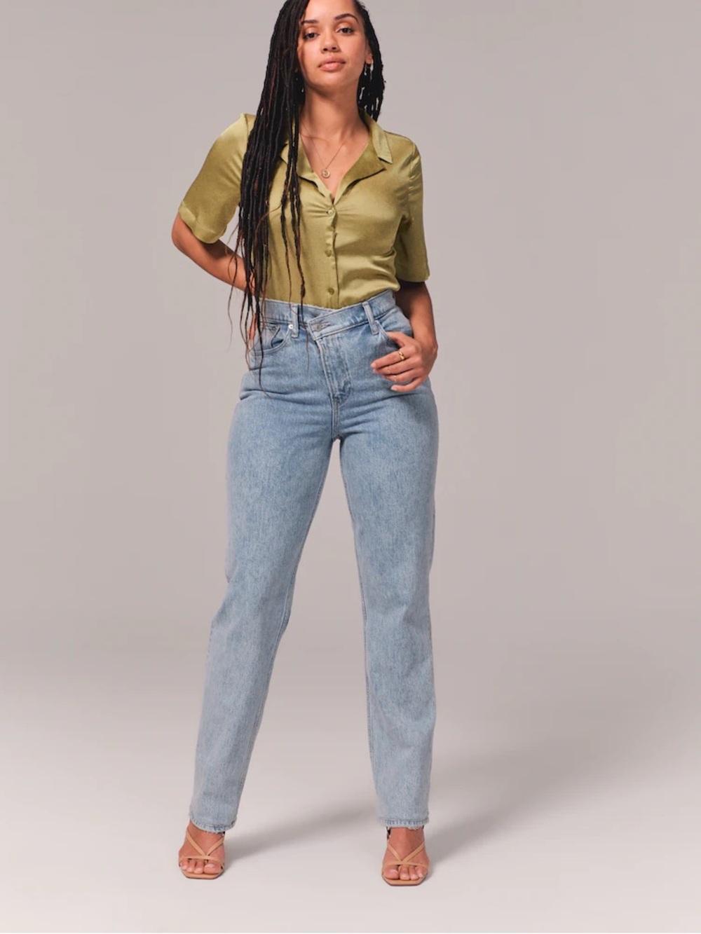 Abercrombie & Fitch Curve Love Ultra High Rise 90s Straight Jean